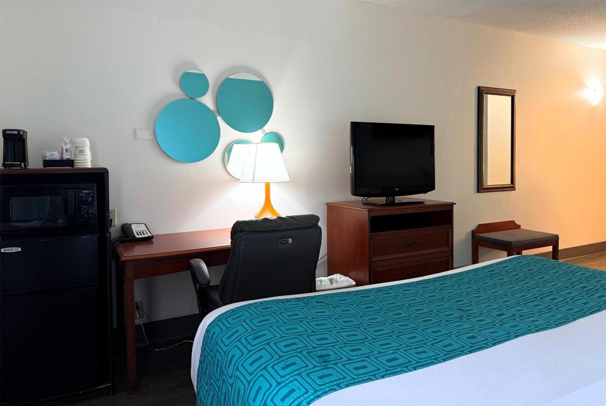Howard Johnson By Wyndham Evansville East Экстерьер фото