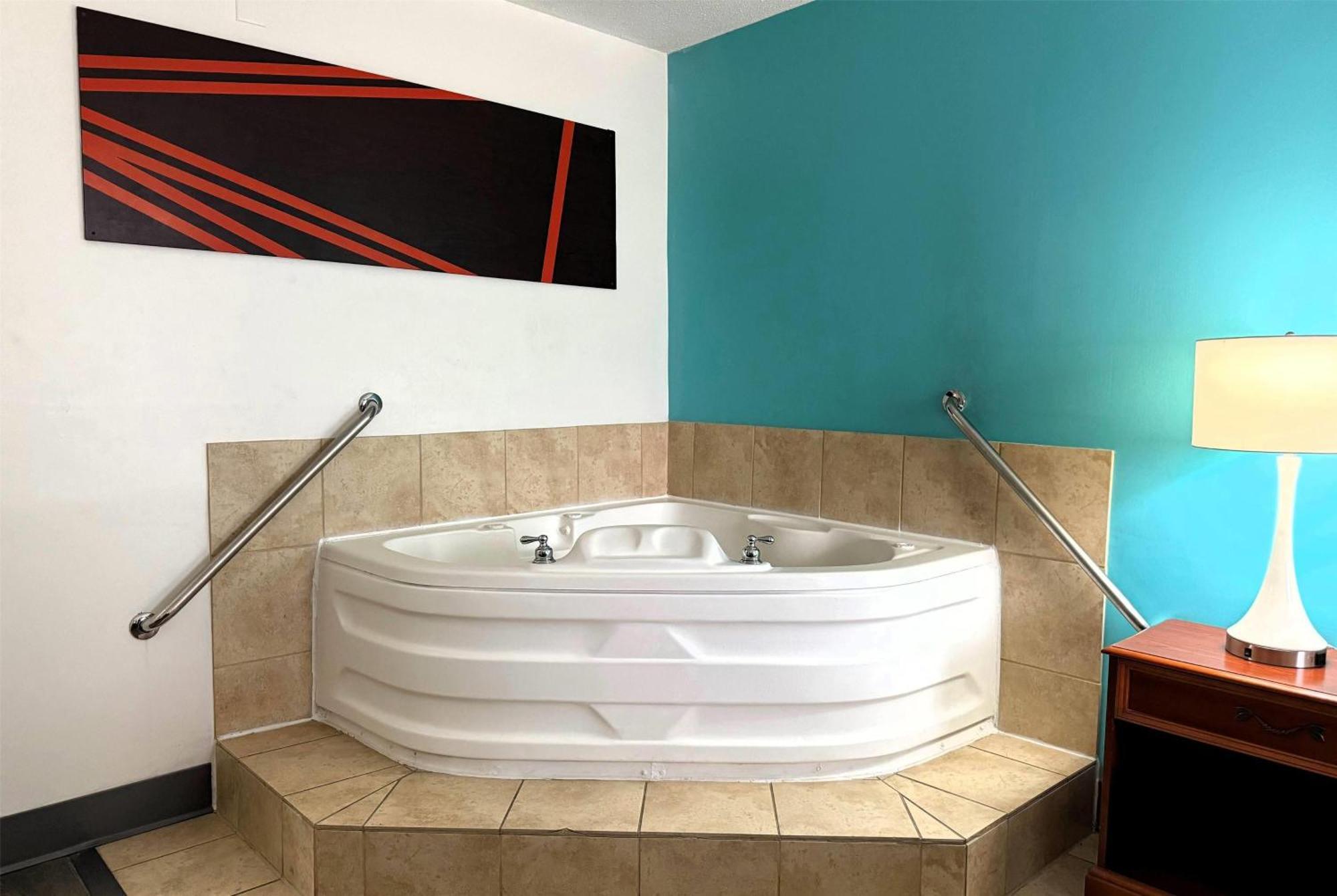 Howard Johnson By Wyndham Evansville East Экстерьер фото