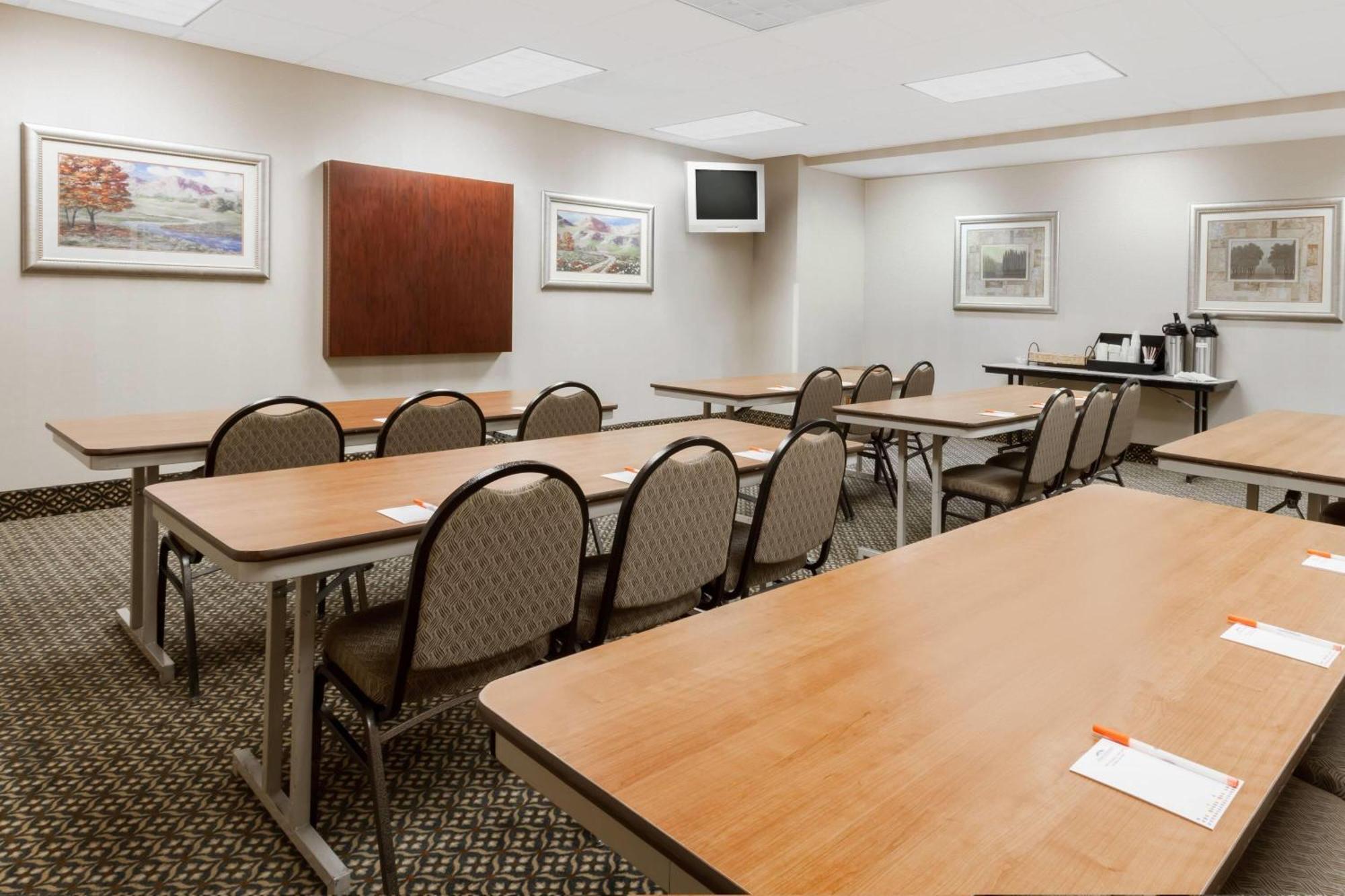 Howard Johnson By Wyndham Evansville East Экстерьер фото